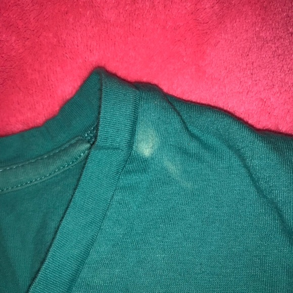 Teal Oakley V neck Tee gently used - Picture 3 of 3